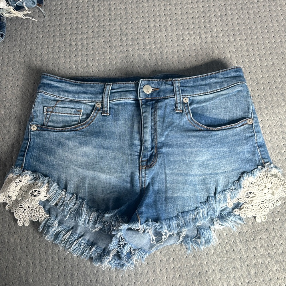 Mossimo high rise short with crocheted trim size 8.